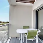 1 Bedroom Cozy In *