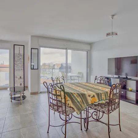 Amazing Apartment In La Tremblade With Wifi 아파트 라 트럼블라드