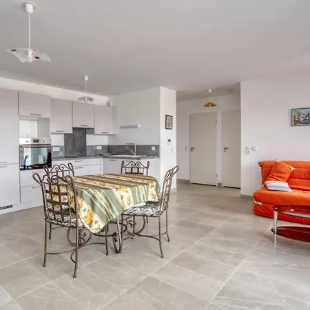 Amazing Apartment In La Tremblade With Wifi * La Tremblade