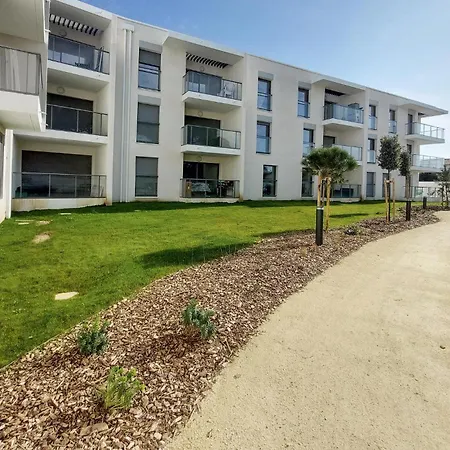 Amazing Apartment In La Tremblade With Wifi 아파트 *